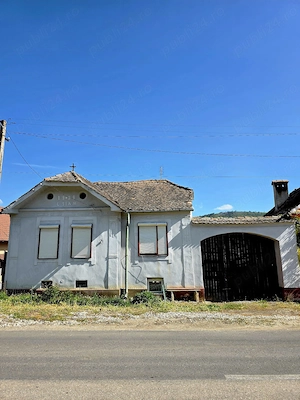 Casă de vânzare în Jibert (Brașov)   Pe traseul Via Transilvanica! Ideală pentru locuit sau pensiune