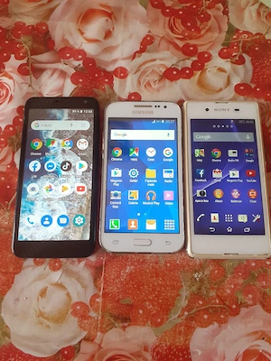 vand lot de 3 telefane libere de retea 4G