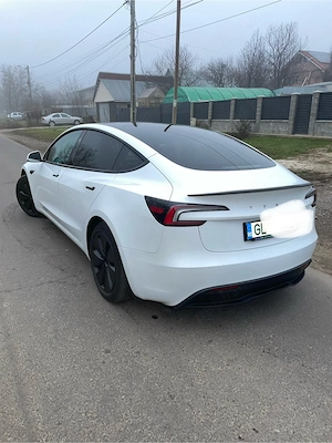 tesla model 3  - imagine 4