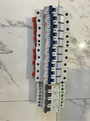 Vând siguranțe tablou electric