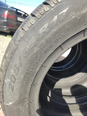2 anvelope noi 205/65/17 Pirelli M+S  - imagine 4