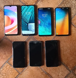 Samsung-uri funcționale (sticla fisurată) Samsung Galaxy A12, A03s, A10, A20e , S8 și un S9