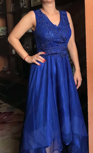 Vând rochii elegante 