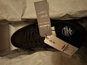Vand sneakers noi! - imagine 3