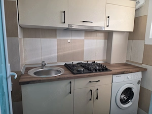 Proprietar inchiriez apartament 3 camere totul nou,metrou