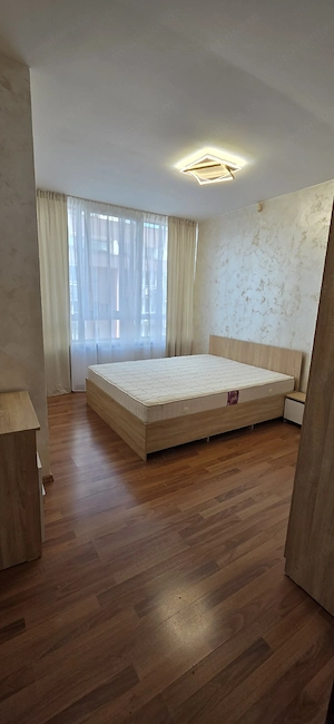 apartament 3 camere de inchiriat + parcare