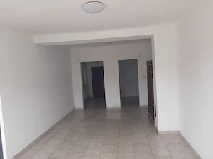 Inchiriez spațiu comercial în Gurahont 
