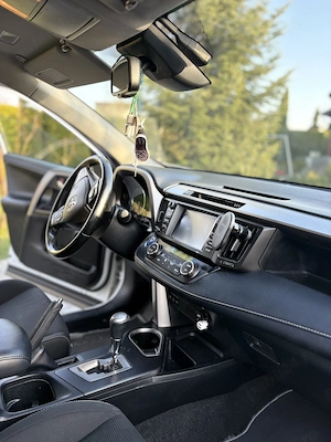 Vând Toyota RAV 4 hibrid  - imagine 3