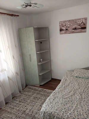 Închiriez apartament cu 4 camere - imagine 5