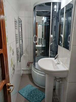 Închiriez apartament cu 4 camere - imagine 6