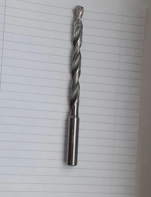 Burghiu din carbura profesional pt metal Walter Titex Extreme de 8,1 mm cu gauri de racire