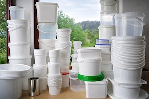 Galeti si cutii de plastic