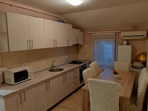 Proprietar Închiriez Apartament la mansardă 