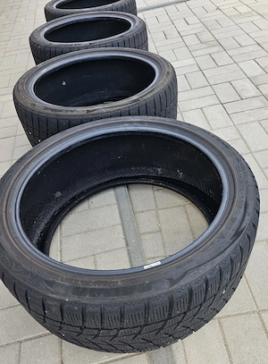 245 /40 R19 M+S  - imagine 2