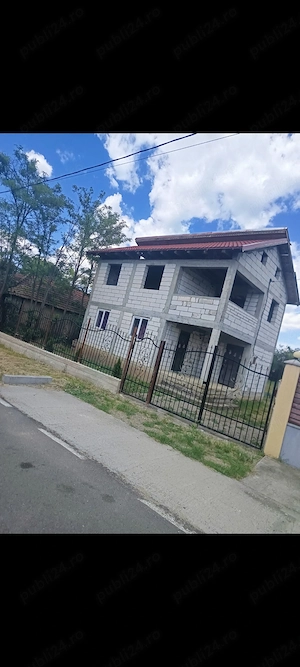De vânzare casa +teren .total suprafață 741