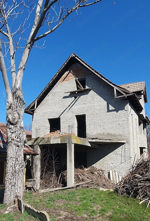 Constructie (la rosu)