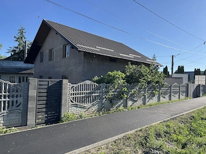 Casa de vânzare în loc Tg Trotus 