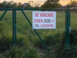 Vînd teren intravilan