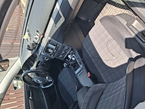 Vând Volkswagen Passat