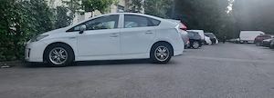 Toyota prius generatia 3 