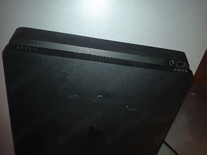 Vând Ps 4 cu o consolă 