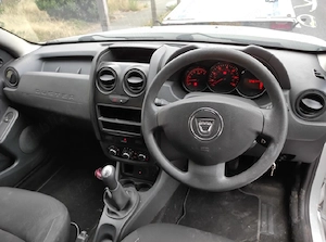 Vind Dacia Duster 1.6 16V import UK avariat - imagine 4