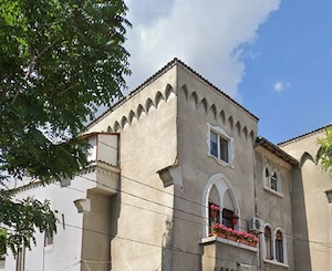Vand apartament in vilă