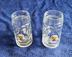 doua halbe din stilca transparenta cu toarte sunt identice sunt putin folosite