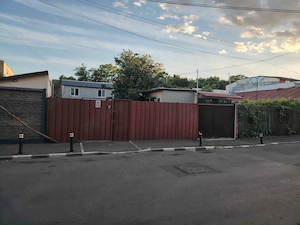 Casa bătrânească de vânzare 