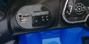 vând mașinuța electrica 