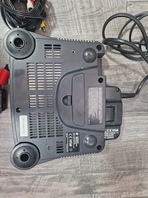 Nintendo 64 + Expansion Pack joc Fifa 98 + 1 maneta originala