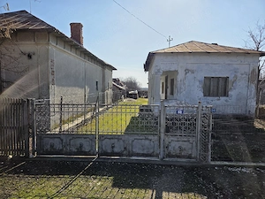 Vand casa cu teren