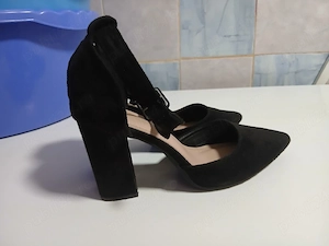 Pantofi cu toc