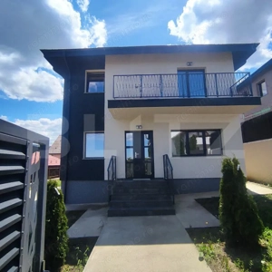 Vilă 135 mp, teren 450 mp, priveliște panoramică spre oraș, zona Bârnova