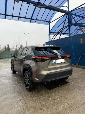 Vând Toyota Yaris Cross, 2024, echipare Dynamic, benzină, manuală  - imagine 2