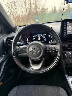 Vând Toyota Yaris Cross, 2024, echipare Dynamic, benzină, manuală  - imagine 4