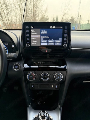 Vând Toyota Yaris Cross, 2024, echipare Dynamic, benzină, manuală  - imagine 5