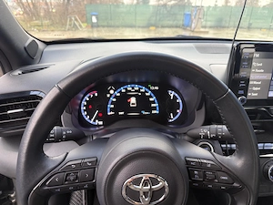 Vând Toyota Yaris Cross, 2024, echipare Dynamic, benzină, manuală  - imagine 10