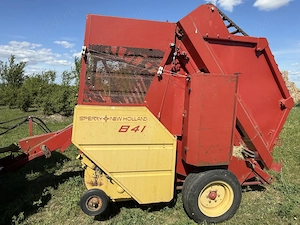 Vând presă new holland 841