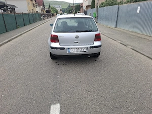 vând volkswagen Golf 4 an 2002 motor 14 16 v benzina 