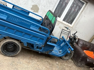 vând tuc tuc 