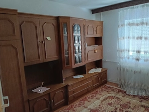închiriez garsonieră 