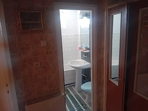 Apartament 2 camere, 54 mp, decomandat, zonă liniștită lângă Școala Nr. 2, centrală, pod - imagine 3