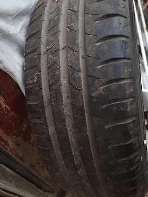 Vind două cauciucuri vara Michelin 195/65R15