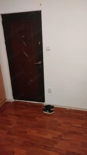 Închiriez garsonieră, Titan ,cf 3