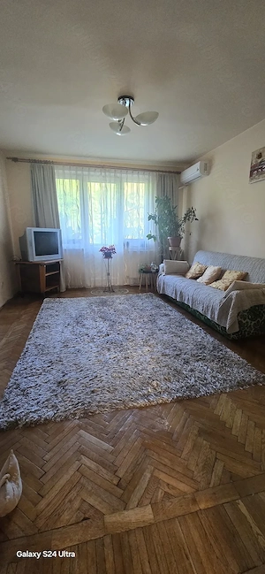 Vand apartament 4 camere  2 bai  2 balcoane   Boxa  Ac  Central