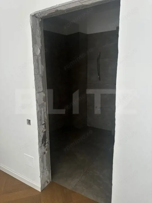 Apartament 4 camere 2 Bai 91 mp Terasa 23 mp FINISAT LUX zona Centrala - imagine 7