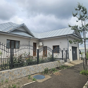 Vand casa in Ramnicu Sarat cartier Bariera Focsani, strada Oltului, strada asfaltata.