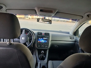 Vînd golf5 pe benzina si gaz 