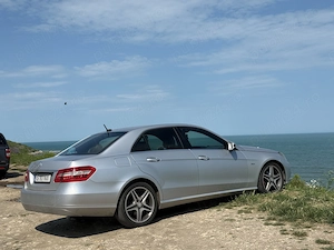 Vând Mercedes-Benz E200